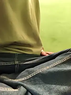 Snapshot of Shubu_76 chatting on 11/17/25, 06:14 Shubu 76 online show from 11/17/25, 06:14