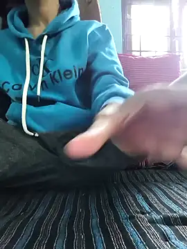 Snapshot of Shubu_76 chatting on 12/17/25, 07:36 Shubu 76 online show from 12/17/25, 07:36