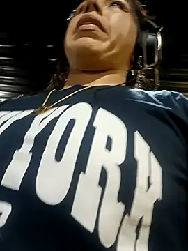 Snapshot of Karenn12 chatting on 11/06/25, 02:34 Karenn12 online show from 11/06/25, 02:34