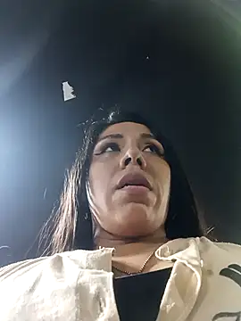 Snapshot of Karenn12 chatting on 11/08/25, 02:12 Karenn12 online show from 11/08/25, 02:12