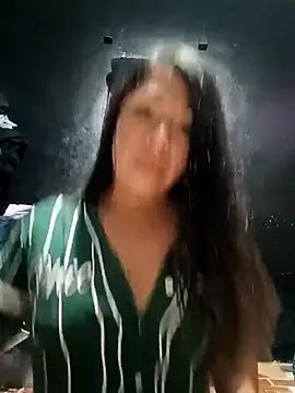 Snapshot of Karenn12 chatting on 02/11/26, 04:06 Karenn12 online show from 02/11/26, 04:06