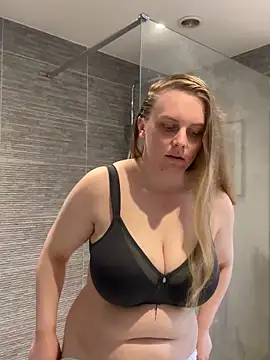 Snapshot of Vixen_Mistress_Ali chatting on 03/02/25, 12:01 Vixen Mistress Ali online show from 03/02/25, 12:01