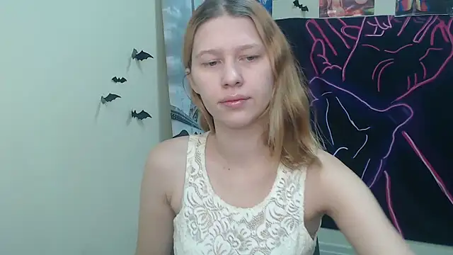 Snapshot of StellaCRL chatting on 11/19/25, 07:19 StellaCRL online show from 11/19/25, 07:19