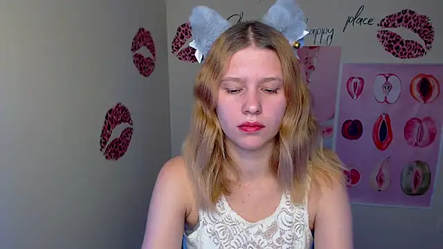 Snapshot of StellaCRL chatting on 11/23/25, 07:24 StellaCRL online show from 11/23/25, 07:24