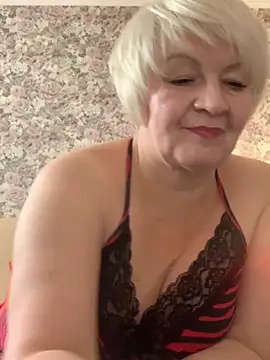 Snapshot of Laura_Millf chatting on 01/10/25, 11:11 Laura Millf online show from 01/10/25, 11:11