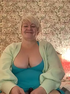 Snapshot of Laura_Millf chatting on 01/12/25, 01:37 Laura Millf online show from 01/12/25, 01:37