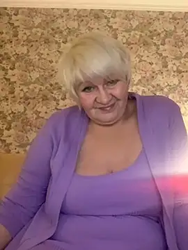 Snapshot of Laura_Millf chatting on 01/13/25, 02:42 Laura Millf online show from 01/13/25, 02:42