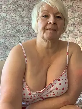 Snapshot of Laura_Millf chatting on 01/19/25, 10:28 Laura Millf online show from 01/19/25, 10:28