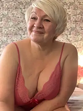 Snapshot of Laura_Millf chatting on 01/21/25, 08:19 Laura Millf online show from 01/21/25, 08:19