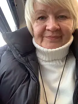 Snapshot of Laura_Millf chatting on 01/21/25, 12:29 Laura Millf online show from 01/21/25, 12:29