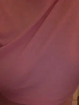 Snapshot of Laura_Millf chatting on 01/28/25, 02:42 Laura Millf online show from 01/28/25, 02:42