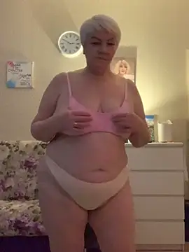 Snapshot of Laura_Millf chatting on 01/30/25, 02:36 Laura Millf online show from 01/30/25, 02:36