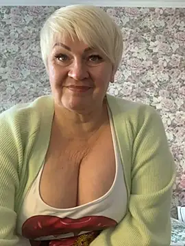 Snapshot of Laura_Millf chatting on 02/05/25, 09:46 Laura Millf online show from 02/05/25, 09:46