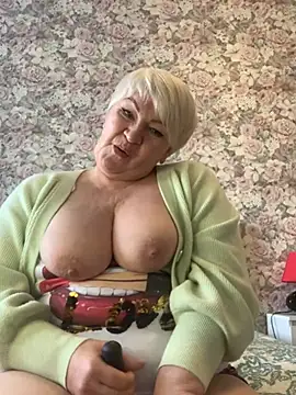 Snapshot of Laura_Millf chatting on 02/05/25, 12:49 Laura Millf online show from 02/05/25, 12:49