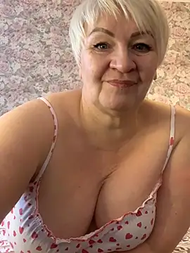 Snapshot of Laura_Millf chatting on 02/14/25, 07:17 Laura Millf online show from 02/14/25, 07:17