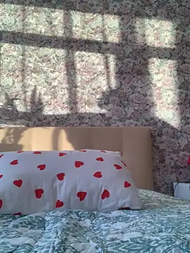 Snapshot of Laura_Millf chatting on 02/20/25, 02:24 Laura Millf online show from 02/20/25, 02:24