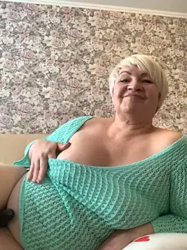 Snapshot of Laura_Millf chatting on 02/25/25, 10:15 Laura Millf online show from 02/25/25, 10:15