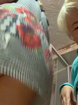 Snapshot of Laura_Millf chatting on 09/23/25, 05:27 Laura Millf online show from 09/23/25, 05:27