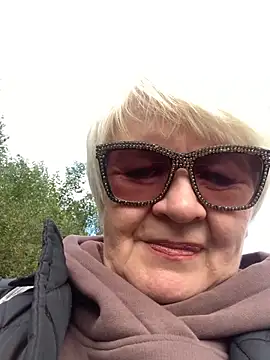 Snapshot of Laura_Millf chatting on 10/03/25, 11:07 Laura Millf online show from 10/03/25, 11:07