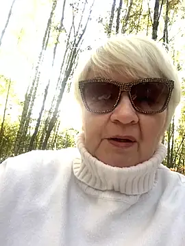 Snapshot of Laura_Millf chatting on 10/09/25, 09:40 Laura Millf online show from 10/09/25, 09:40