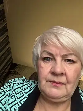 Snapshot of Laura_Millf chatting on 10/26/25, 02:56 Laura Millf online show from 10/26/25, 02:56