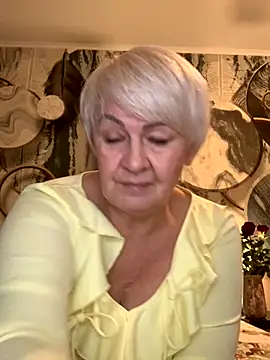 Snapshot of Laura_Millf chatting on 11/08/25, 03:23 Laura Millf online show from 11/08/25, 03:23