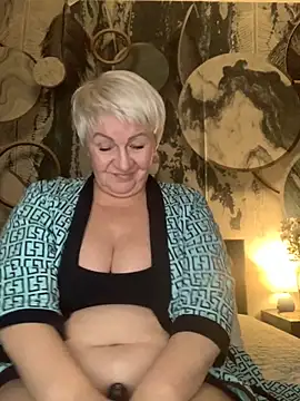 Snapshot of Laura_Millf chatting on 11/30/25, 04:22 Laura Millf online show from 11/30/25, 04:22