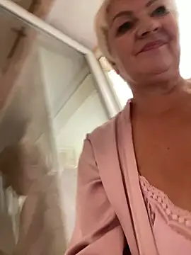 Laura Millf online show from 07/14/26, 10:21
