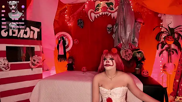 Snapshot of Lizzie-Evans chatting on 10/31/25, 12:17 Lizzie-Evans online show from 10/31/25, 12:17