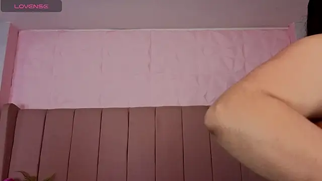 MollyBigBoobs12 online show from 01/12/26, 08:47