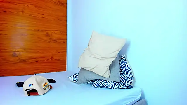 Snapshot of EVAN_XOX chatting on 12/18/24, 09:51 EVAN XOX online show from 12/18/24, 09:51