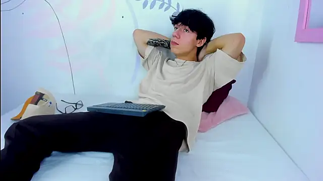 Snapshot of EVAN_XOX chatting on 01/08/25, 09:34 EVAN XOX online show from 01/08/25, 09:34