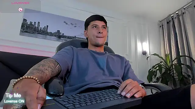 Damian23   online show from 03/18/26, 11:46