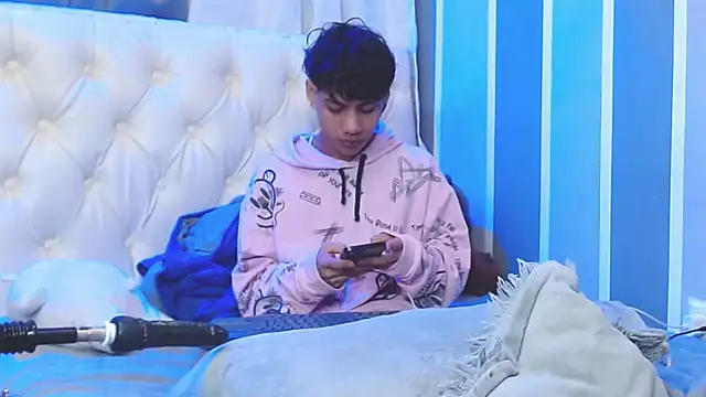 Sexys Boys Hot1 online show from 12/24/24, 10:22