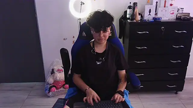 thomascooper7 online show from 02/27/25, 08:42