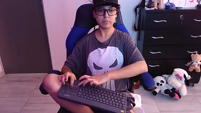 thomascooper7 online show from 12/18/25, 07:20