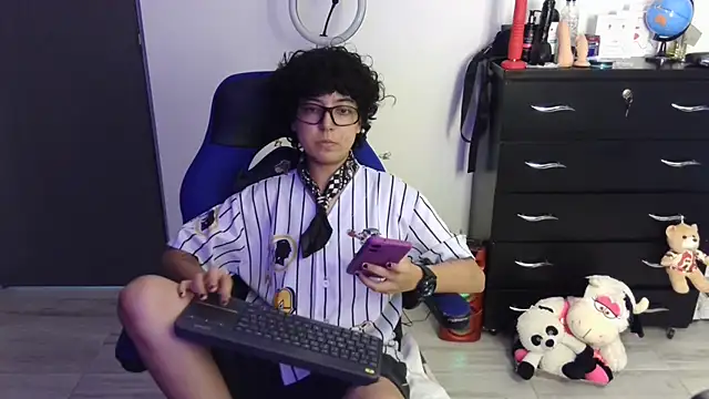 thomascooper7 online show from 04/18/26, 08:09