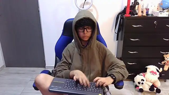 thomascooper7 online show from 04/21/26, 09:28