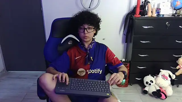 thomascooper7 online show from 04/22/26, 07:26