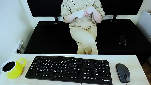 LaimaV  online show from 10/28/25, 08:51