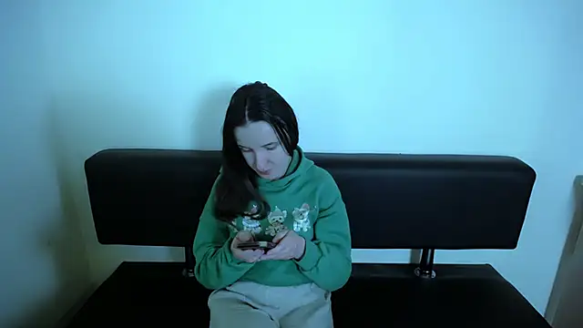 LaimaV  online show from 11/30/25, 11:14