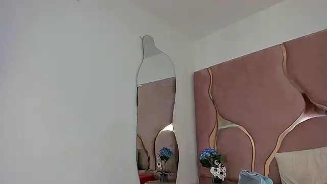 Sofia-candyht online show from 02/22/26, 09:13