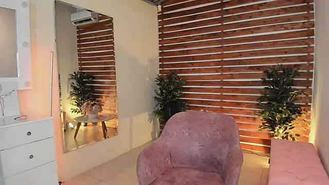 Sapphire Venuss online show from 03/06/25, 10:47