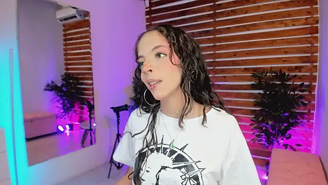 Sapphire Venuss online show from 02/07/26, 12:25