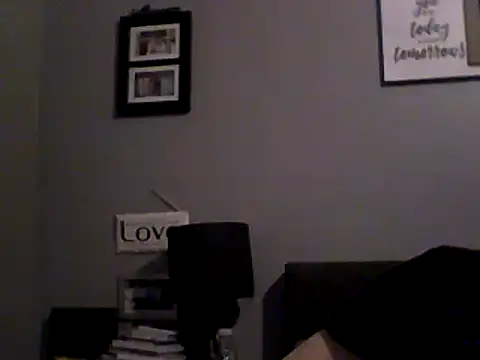 Snapshot of Watson4U chatting on 12/19/24, 04:24 Watson4U online show from 12/19/24, 04:24