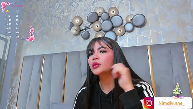 Snapshot of KimDevinne chatting on 01/04/25, 02:14 KimDevinne online show from 01/04/25, 02:14