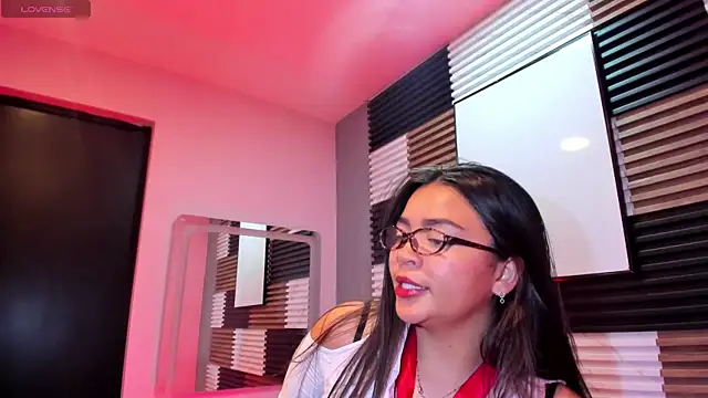 KimDevinne online show from 05/22/26, 03:13