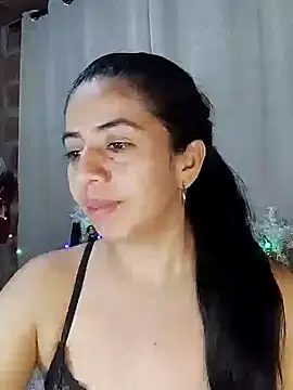 Snapshot of anngela01 chatting on 12/01/24, 10:53 anngela01 online show from 12/01/24, 10:53