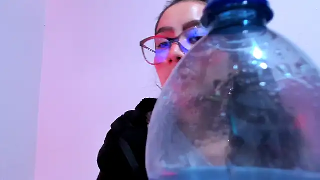 Snapshot of teffy_lee chatting on 01/05/25, 09:03 teffy lee online show from 01/05/25, 09:03