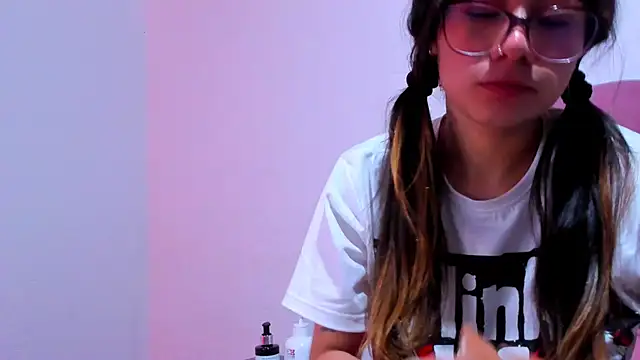 Snapshot of teffy_lee chatting on 01/10/25, 11:39 teffy lee online show from 01/10/25, 11:39